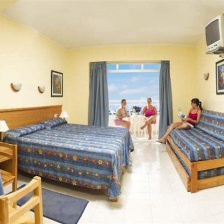 Aparthotel Catalina San Antonio  Bagian luar foto