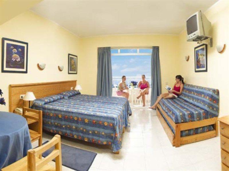 Aparthotel Catalina San Antonio  Bagian luar foto
