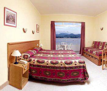 Aparthotel Catalina San Antonio  Bagian luar foto
